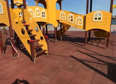 Покрытие для детских площадок из резиновой плитки