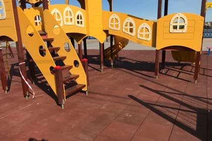 Покрытие для детских площадок из резиновой плитки