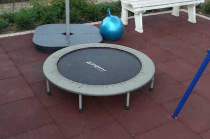 Покрытие для детских площадок из резиновой плитки